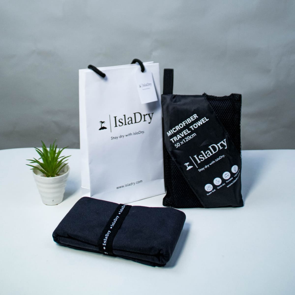 IslaDry Microfiber Towel - Microfiber Bath Towels for Travel & Sports