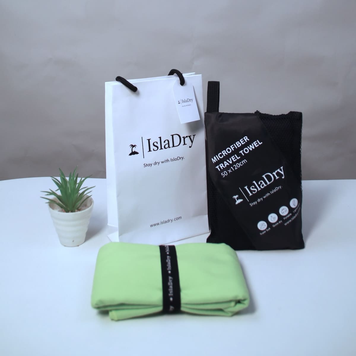 IslaDry Microfiber Towel - Microfiber Bath Towels for Travel & Sports